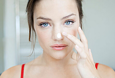 女人如何去黑头,女孩子别乱挤黑头