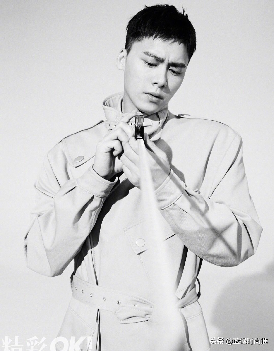 李易峰辨识度高,李易峰红衣造型竖屏