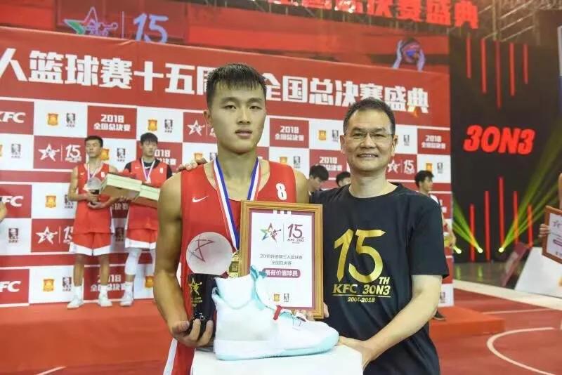 新赛季广东宏远球员合照,广东宏远旧五虎