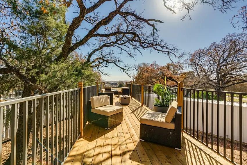 33㎡简约纯白货柜屋！入住美国德州体验树林风光