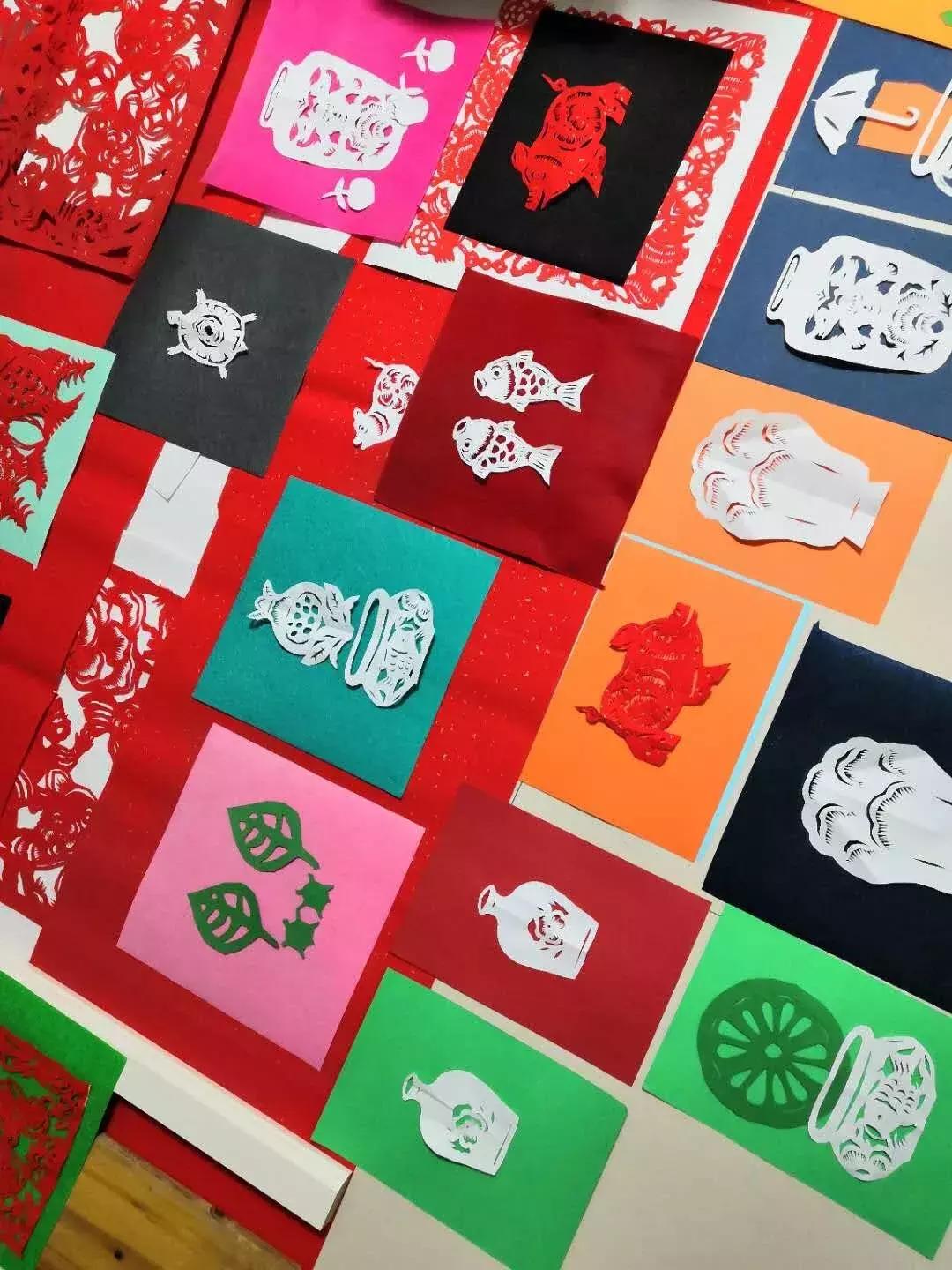 “西北奇葩”阳朵姥姥用报纸、碎布、树叶作画,惊艳!