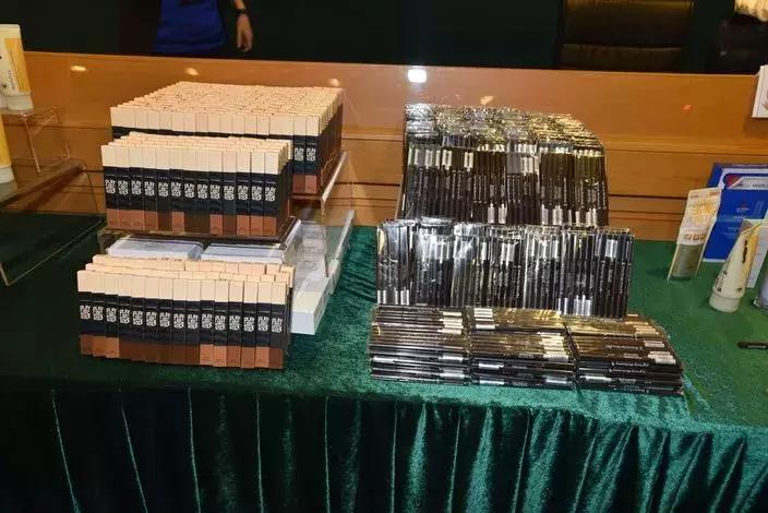代购假化妆品被曝光,上海查获大量假护肤品