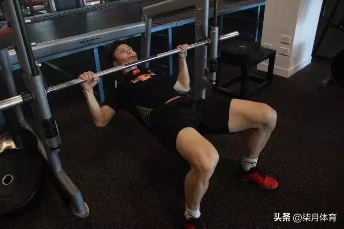 高远球打不好除规范动作外,还要掌握这些关键点