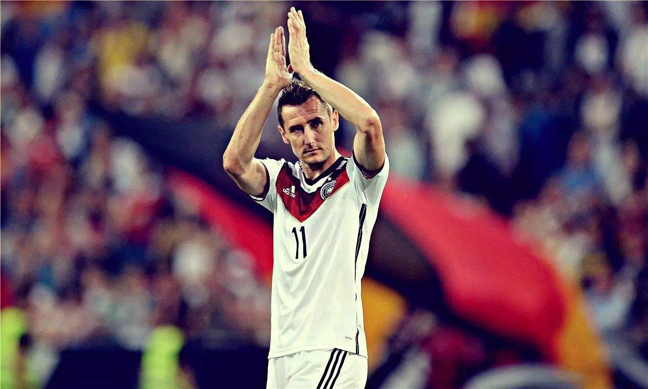 体育历史上的11月1日，尤文图斯和NBA同一天生日，黑人首登NBA