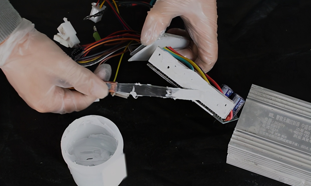 绝缘硅脂是凡士林吗,绝缘硅脂为什么一点就着