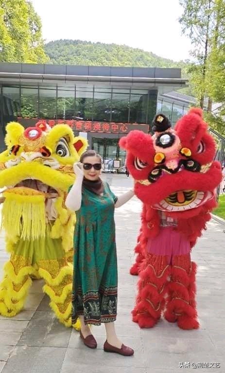 武汉老知青″探访无夏之都″湖北兴山县原野小镇