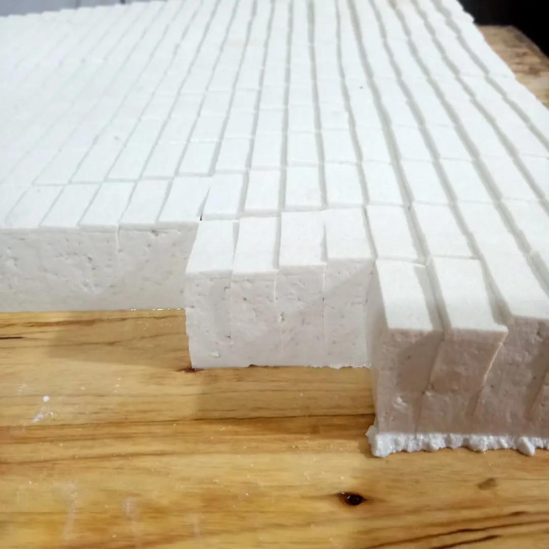 如何制作豆腐泡的方法,白豆腐如何炸成豆泡