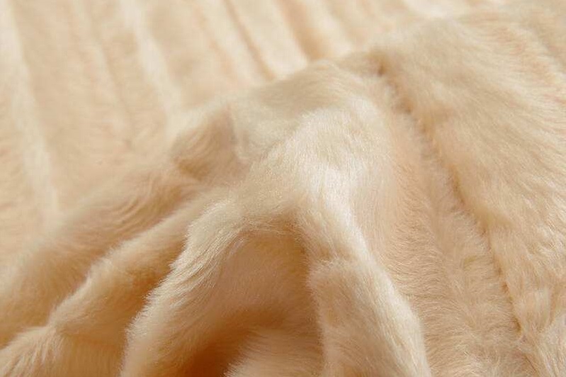 黄金貂绒和仿水貂绒面料的区别,法兰绒和水貂绒面料哪个好