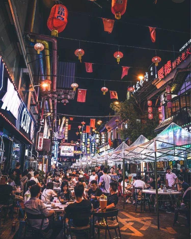 浙江宝藏城市,浙江绍兴夜市美食一条街