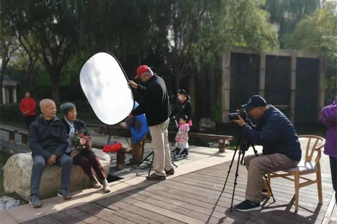 情满重阳孝亲敬老,重阳秋色暖敬老情意浓