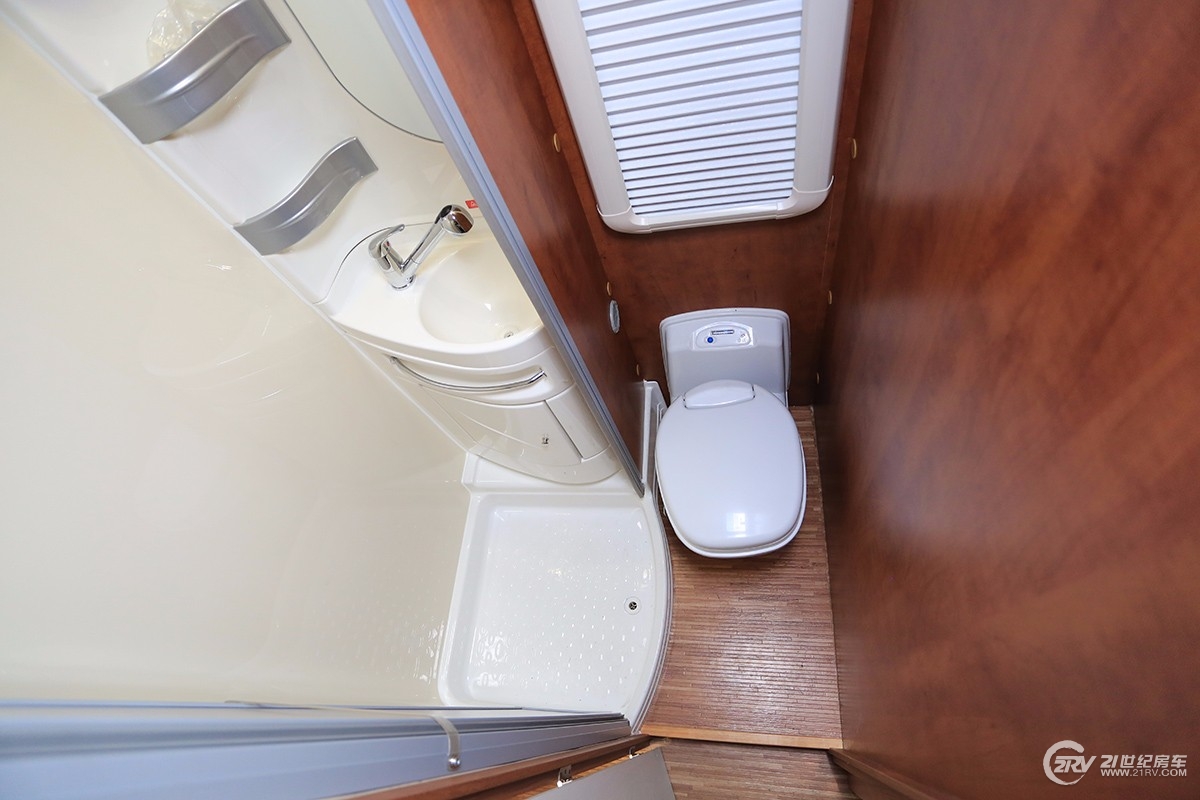 同级别车型谁敢跟它比轻量化！双会客区，实拍亚特plasy631房车