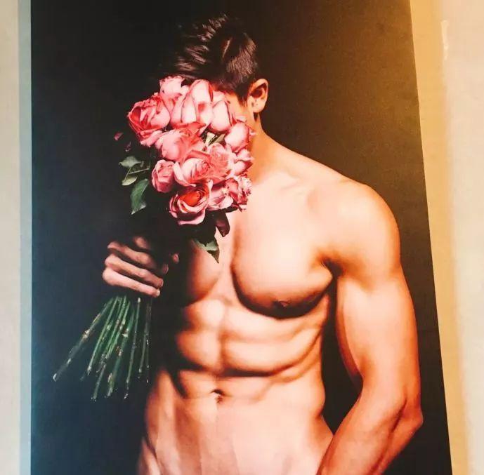 混血肌肉男模被“硬核阿姨”袭胸？她们做了我不敢做的事！