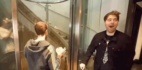 记不住她变化莫测的脸有什么关系？三层楼超豪华别墅过目难忘