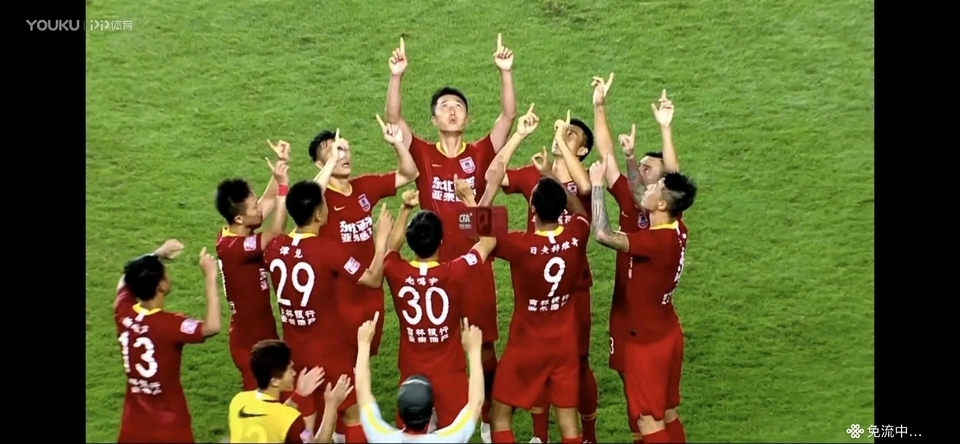 球员致敬亚泰刘玉明,送别赵本山