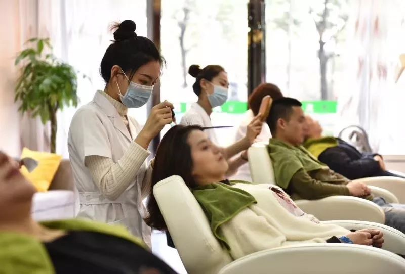 专家推荐治疗脱发白发食疗药酒,中医调理白发脱发养发