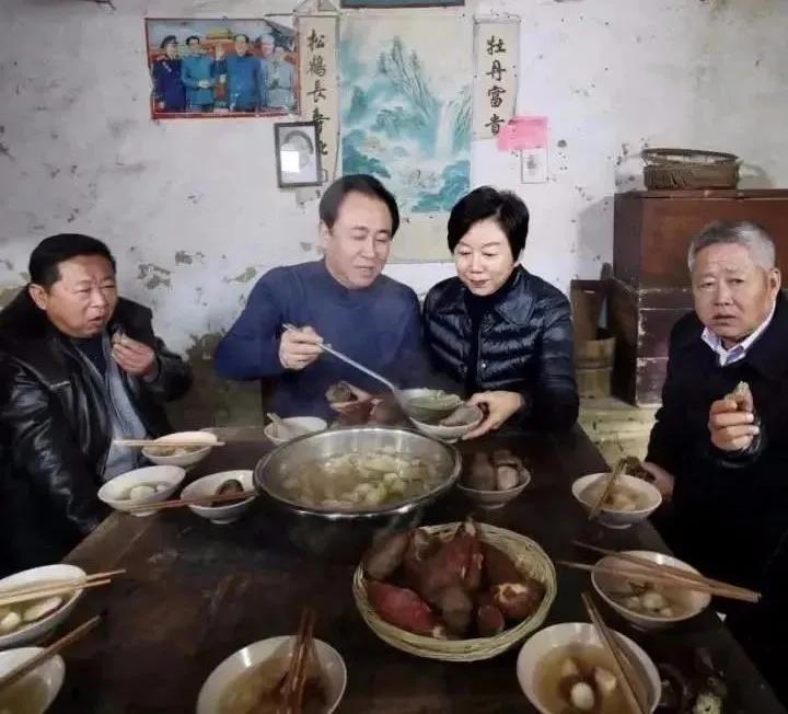 许家印不能依靠贱卖资产去还债务,许家印恒大总资产有多少个亿