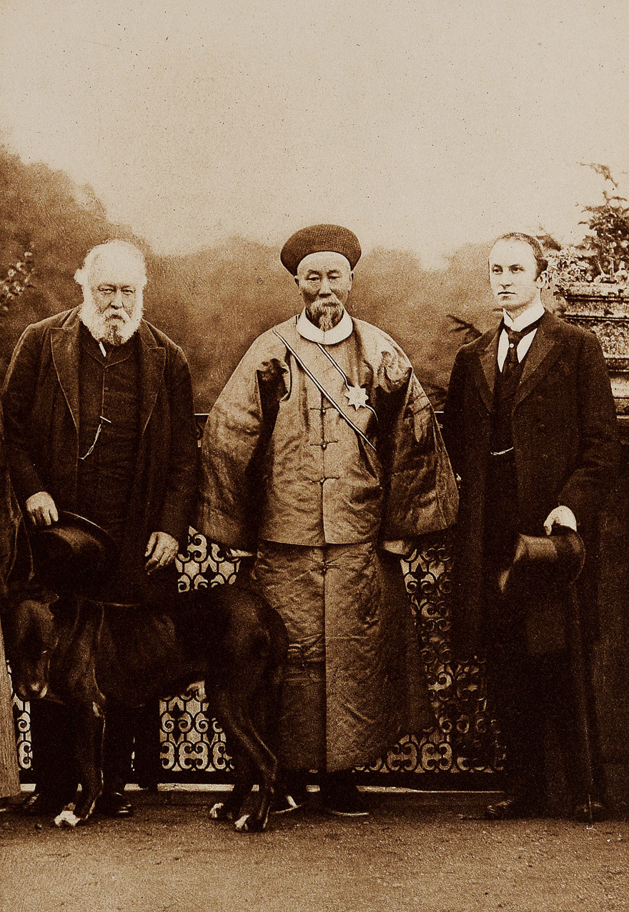 中国历史上最强悍的团队合影,埃菲尔铁塔最著名合影