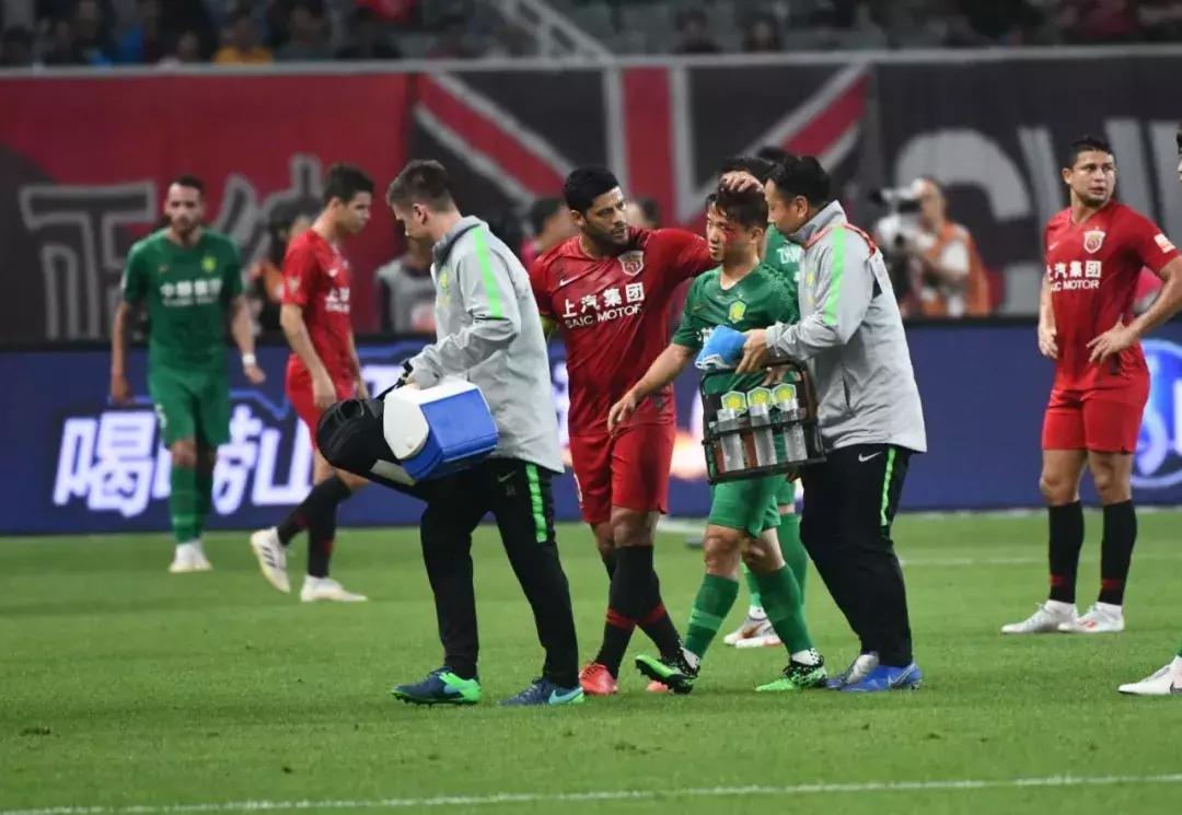 上港杨世元防线,上港后腰杨世元