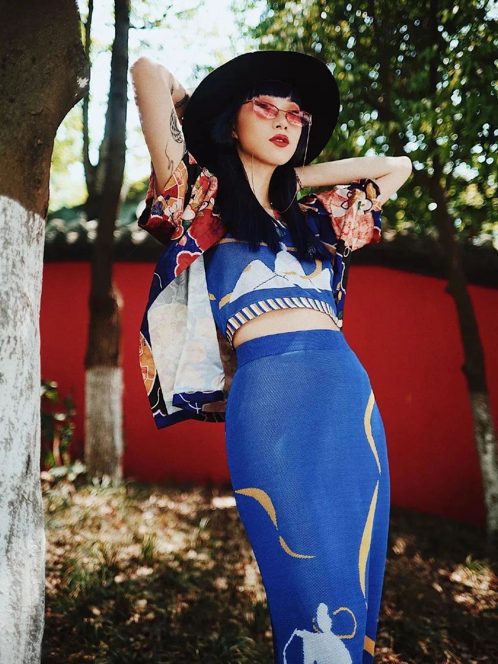 28岁成都女孩180㎡豪宅爆红！砸100W做1室3个衣帽间：壕无人性