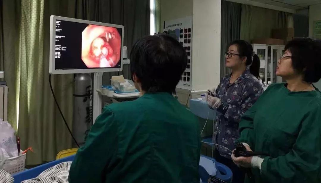 肠道息肉嘴唇黑斑,嘴唇上有黑点是肠道息肉吗