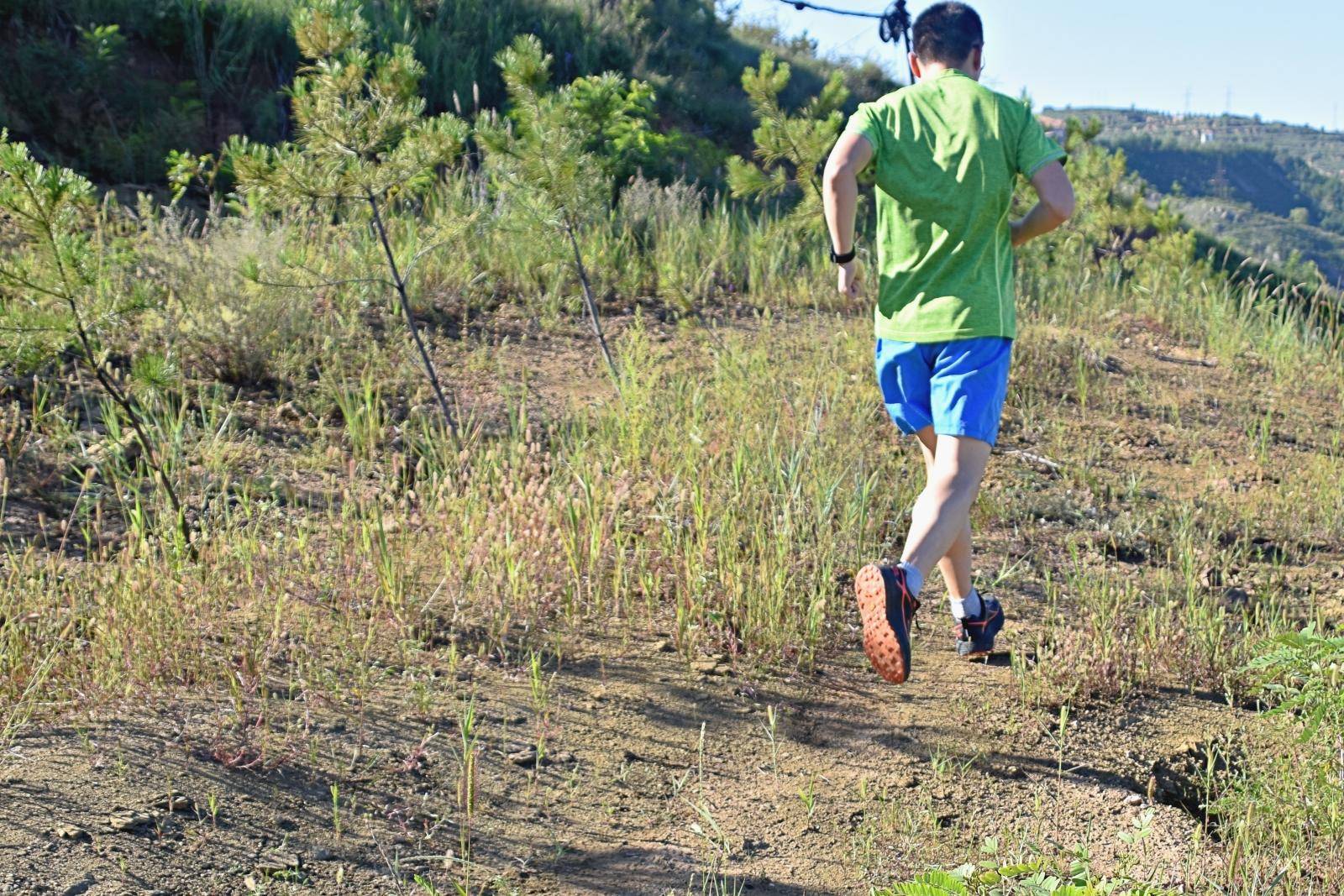 r2缓震跑鞋测评,r2跑鞋哪款适合初跑者