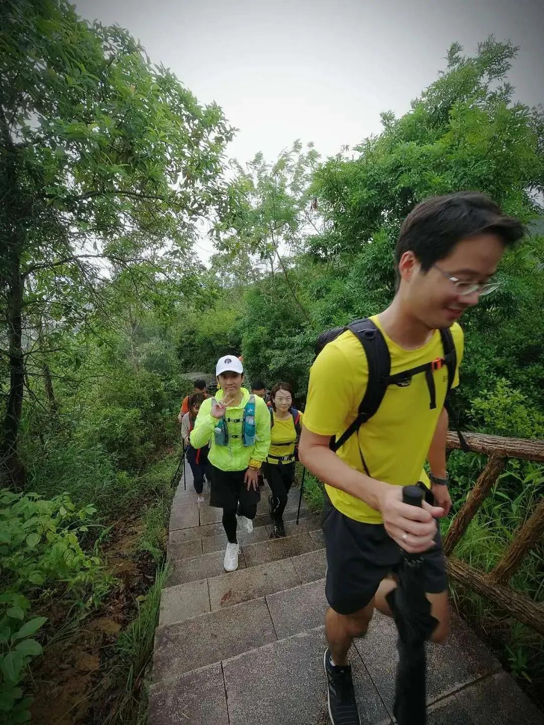 跑向沙9|哈工大沙9马峦山负重训练