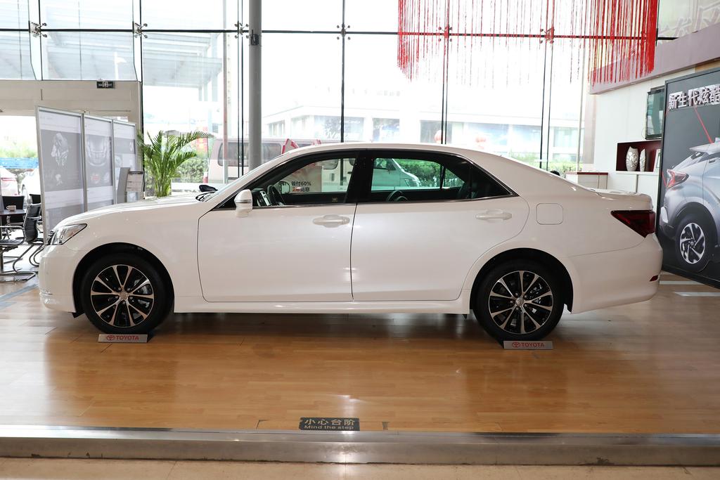 皇冠14代2.0t运动版测评,2020皇冠顶配测评