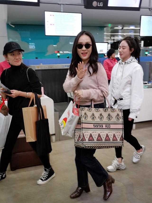 霍思燕大衣,霍思燕一袭白裙美出天际惊艳