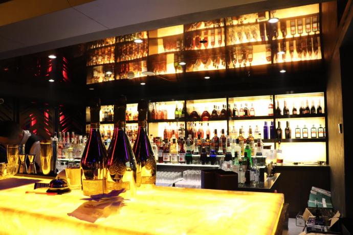 大型超嗨露天酒吧,街区音乐酒吧