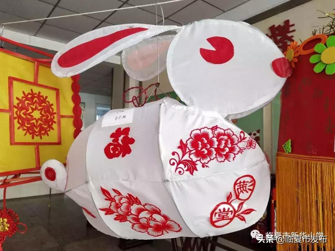 新华小学开展“一灯会”灯笼展评活动
