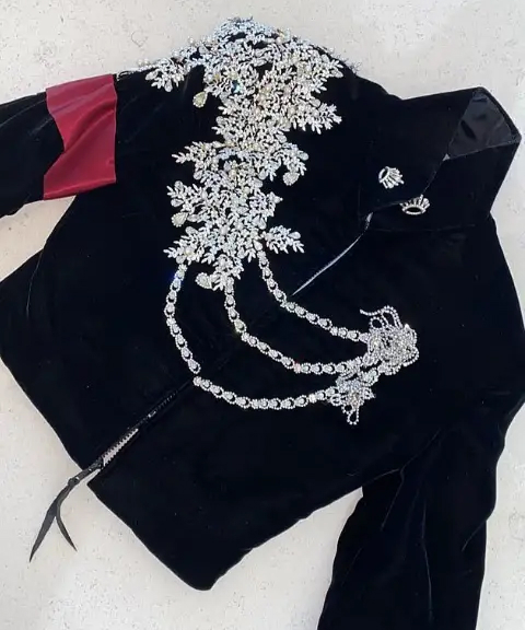 卡戴珊送妈妈生日礼物,卡戴珊送给瓦妮莎礼物