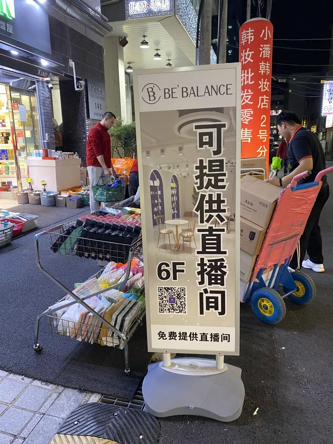 00后靠卖衣服三个月赚了一百万,中国小伙卖衣服赚6000