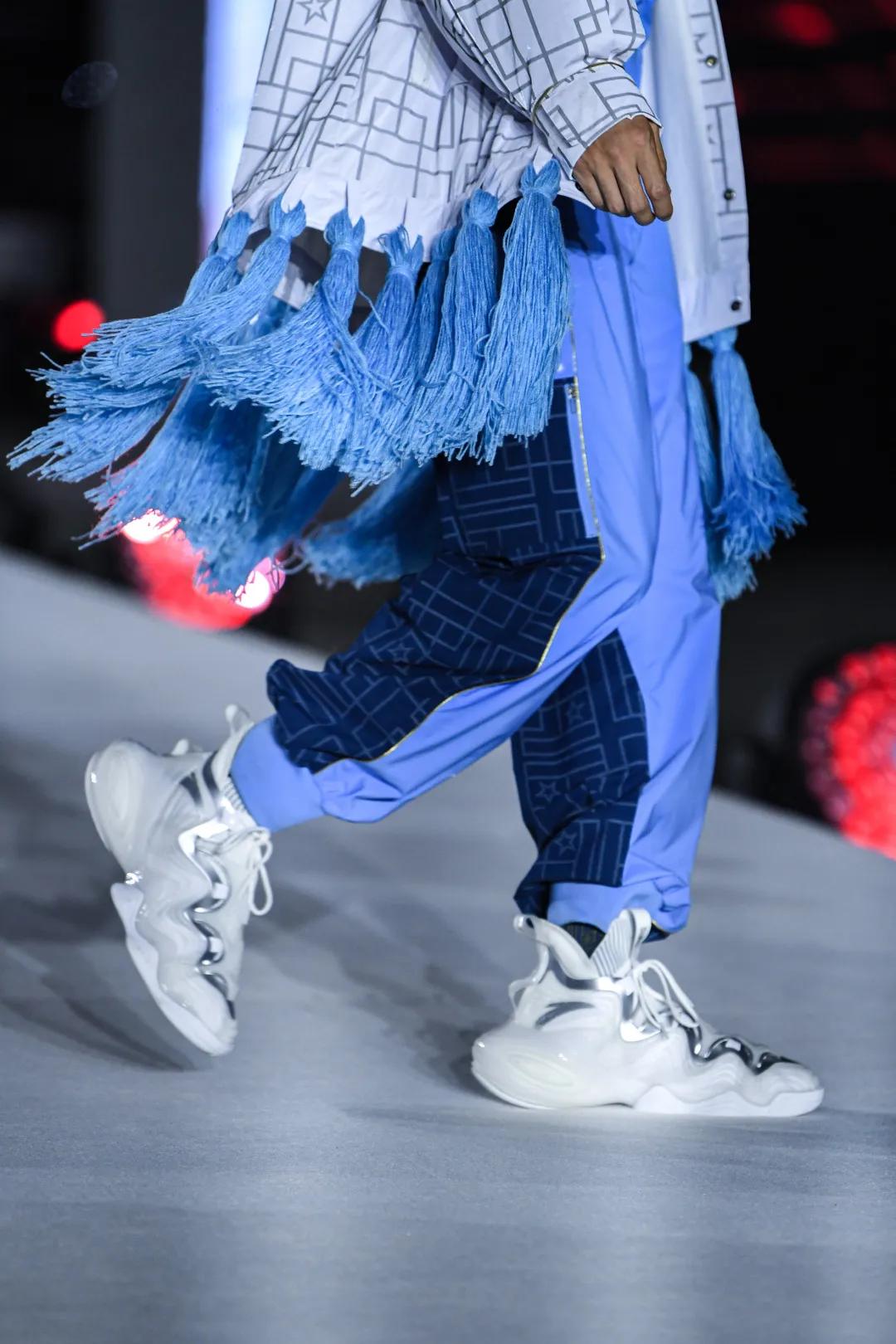 安踏争议广告,安踏广告不走寻常路