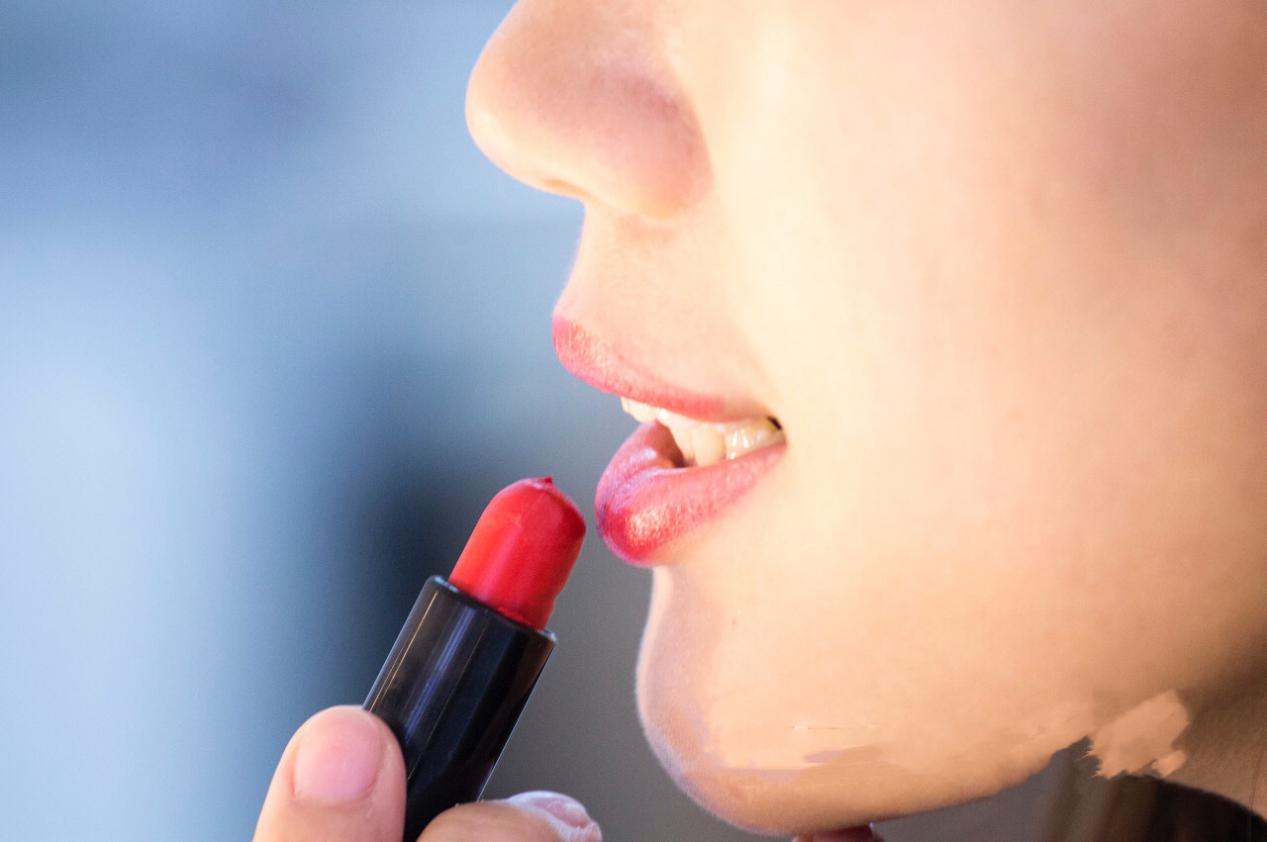 每天涂口红出门,每天涂口红十年后变化