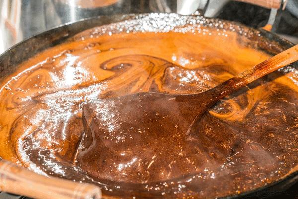 日本冲绳同款！淮海路惊现网红“炒奶茶”，买1送1！