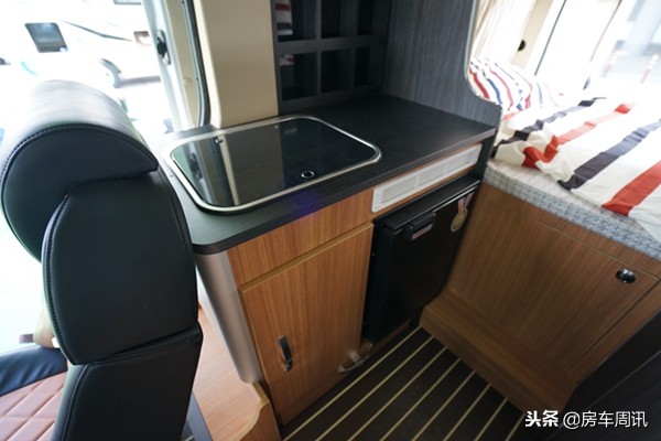 可下地库的福特新全顺b型房车,最便宜的福特新全顺b型房车