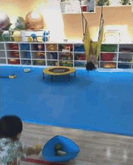 哄睡一直哄一直哭,哄睡的最高境界与娃一起睡着