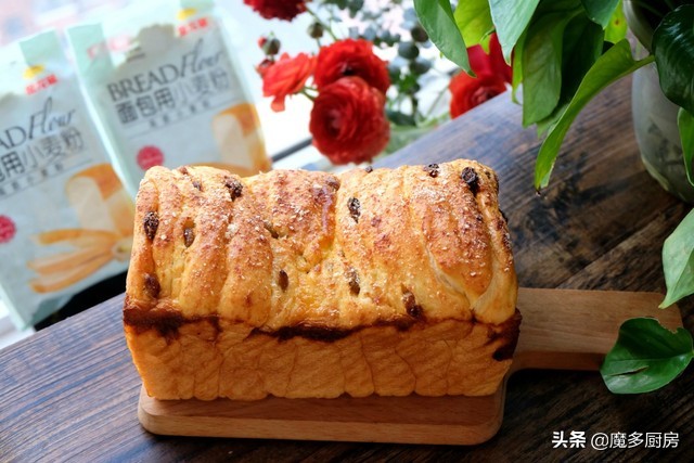 不加黄油炼乳葡萄干面包,蛋挞加淡奶油和炼乳葡萄干做法