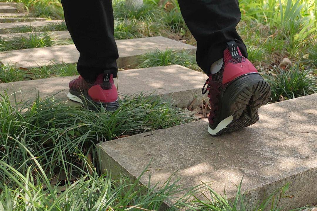 米家运动鞋4代和3代有什么区别,米家云弹运动鞋