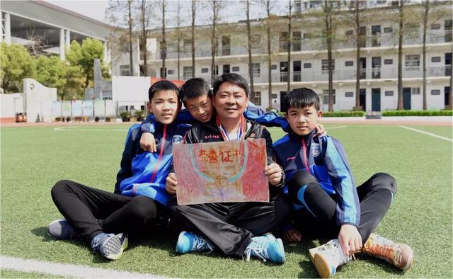 坚守教育初心当学生引路人,坚守教师初心做学生的引路人征文