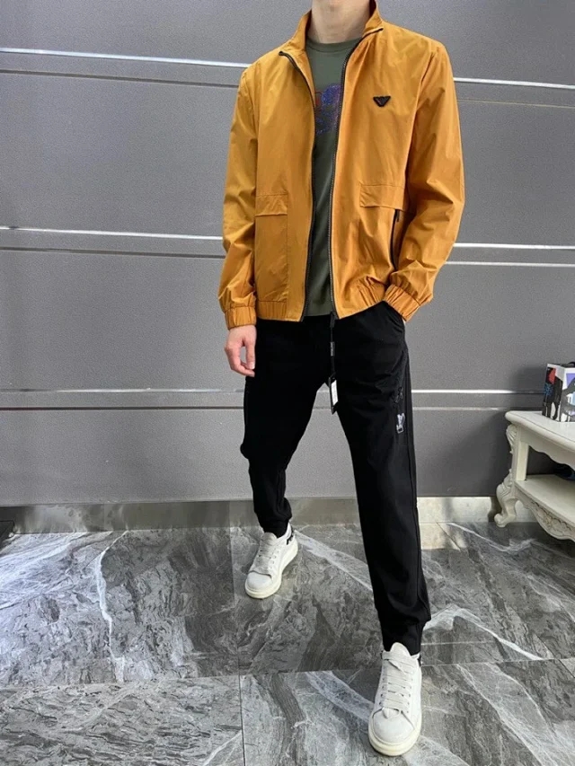 意大利公开回馈中国，阿玛尼“隔离服”专供华人，调价至470RMB