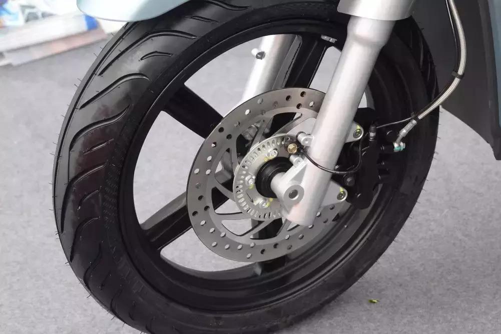 2.78万ADIVAAJ201欧系运动踏板首发！金城旗下多款车型试驾