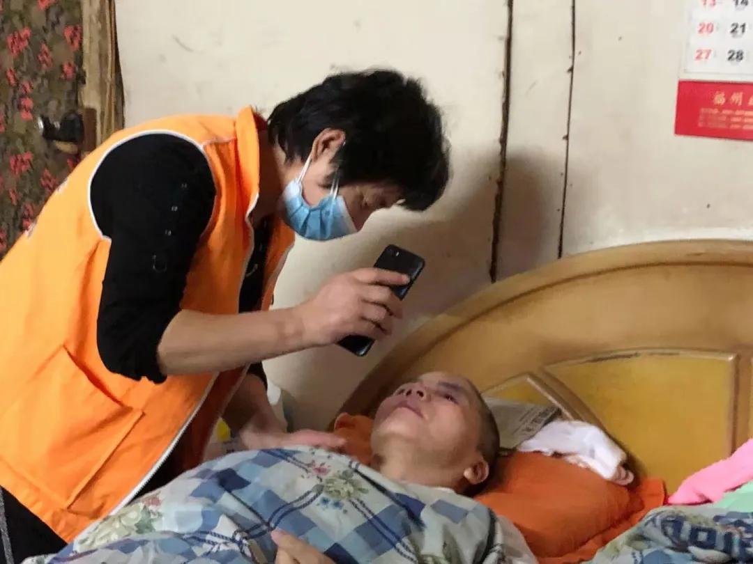 妻子昏迷十年丈夫不离不弃,妻子植物人13年丈夫不离不弃照顾