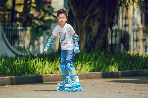 专业轮滑鞋评测标准,品牌轮滑鞋怎么选购好的