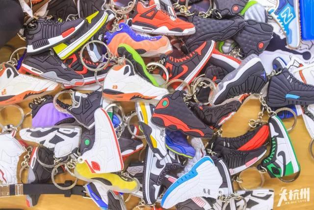 aj 1最好看配色男低帮 (aj1最新配色大全图片低帮)