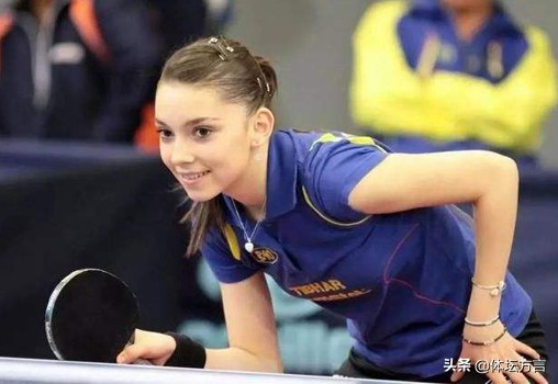 她22岁称霸欧洲乒坛，身材傲人穿吊带装打球，比赛里还尖叫掀短裤