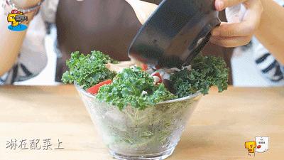 轻食减脂餐面包蔬菜沙拉,藜麦沙拉减脂餐的做法