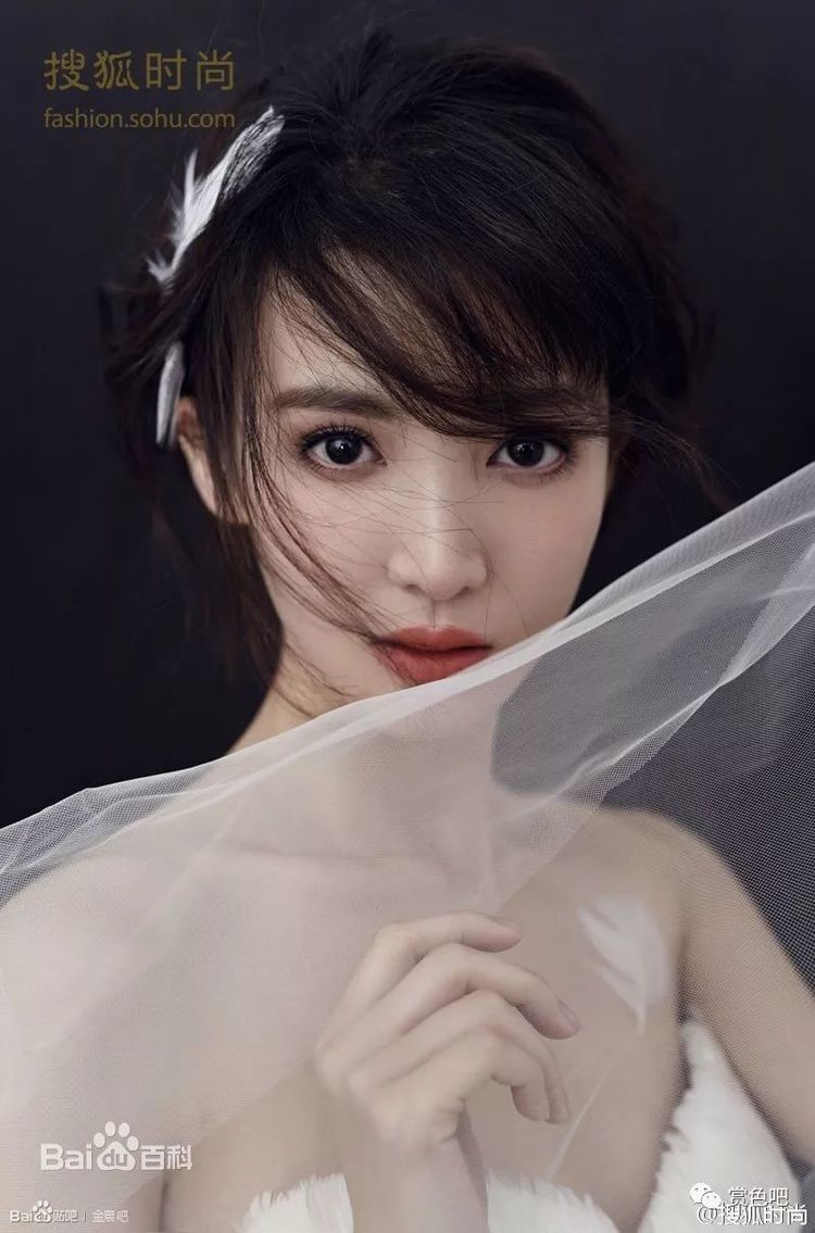 金晨的唯美甜美的写真,眼睛深邃的女星金晨