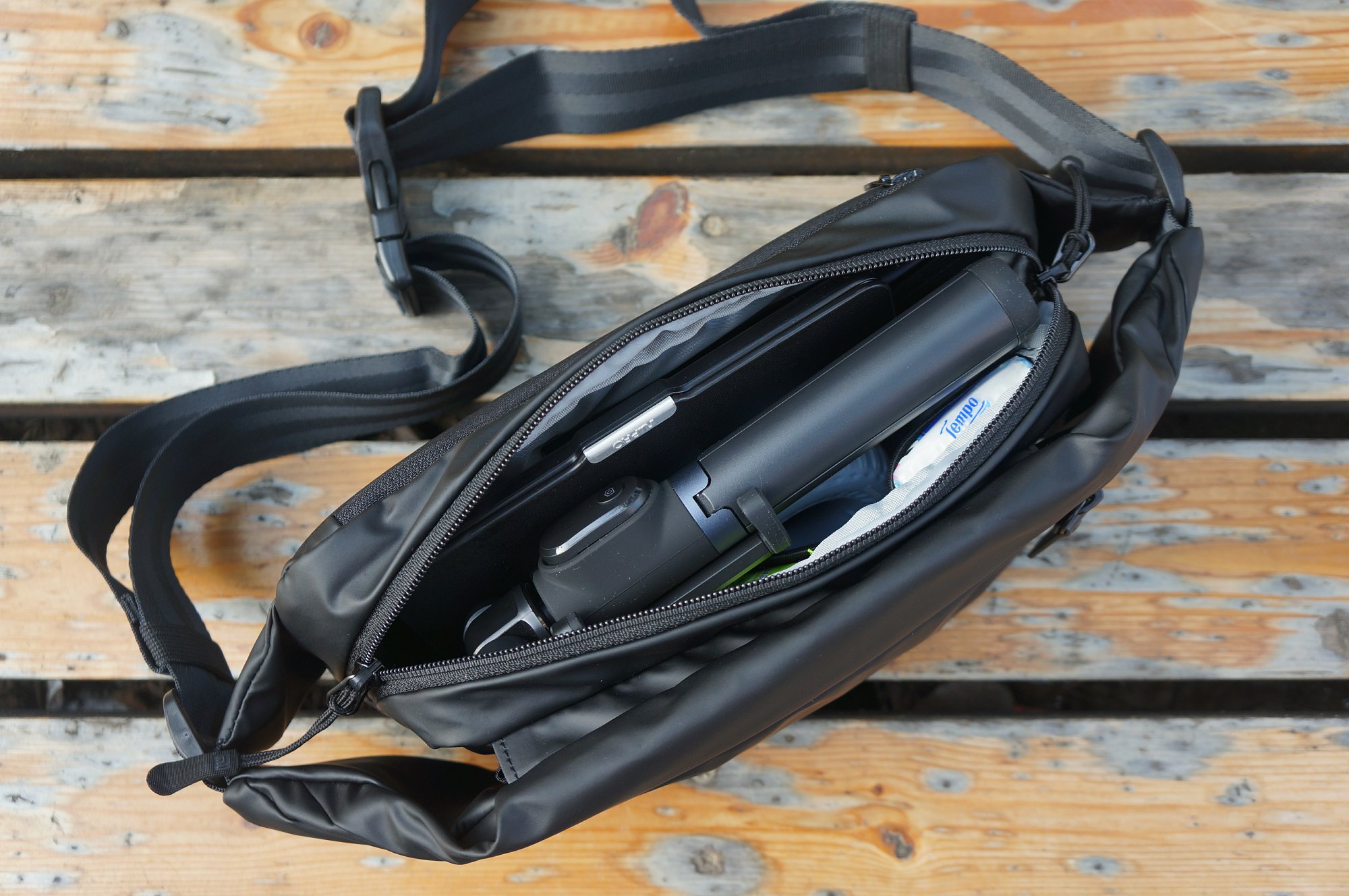 休闲轻便胸包,简单百搭休闲胸包