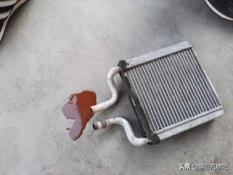 更换防冻液需要清理暖风水箱吗,清洗防冻液水箱的正确方法